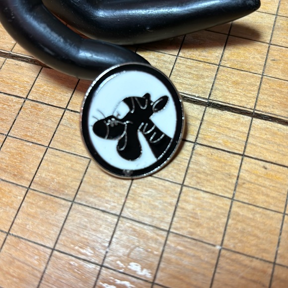 Disney Trading Pin Tigger Cameo Black White 2009 Hidden Mickey 1 of 7 No Back - Picture 3 of 7